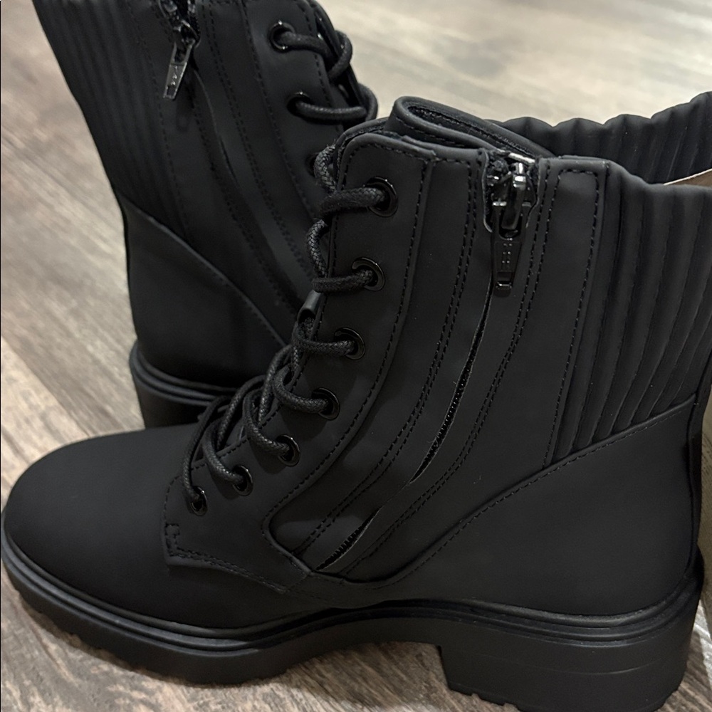 Amazon Essentials Black Women's Combat Boots - Picture 7 of 10